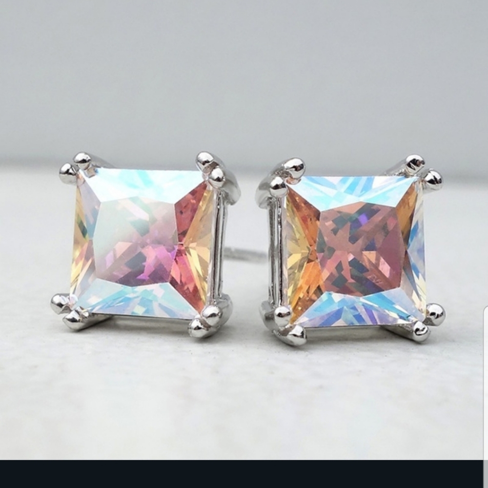 BEAUTIFUL!!!  Irridecent Square CZ stone earrings